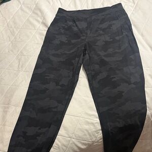 Lululemon Joggers Women 10 Black Camo Zipper Cuff Athletic Pants